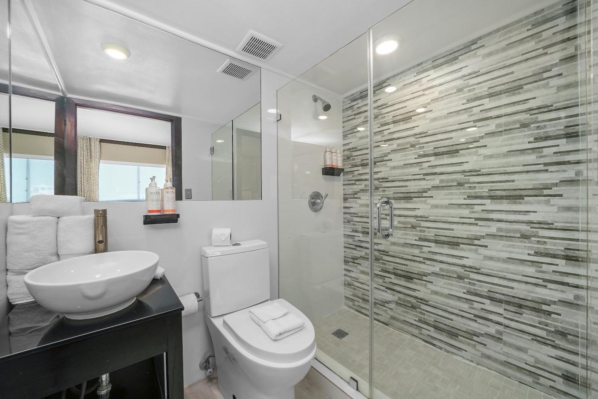 Deluxe One Bedroom Double Queen Suite