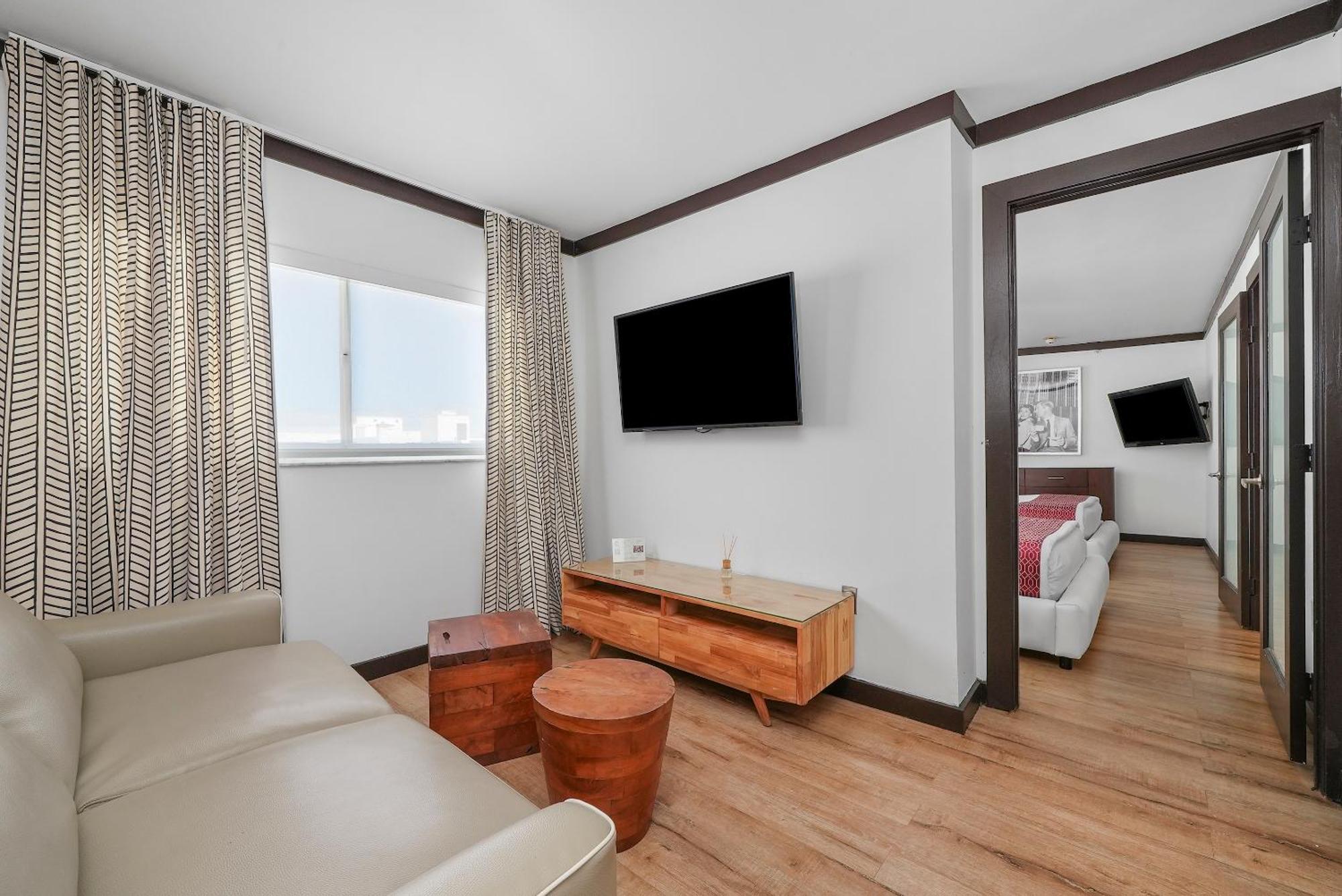 Deluxe One Bedroom Double Queen Suite