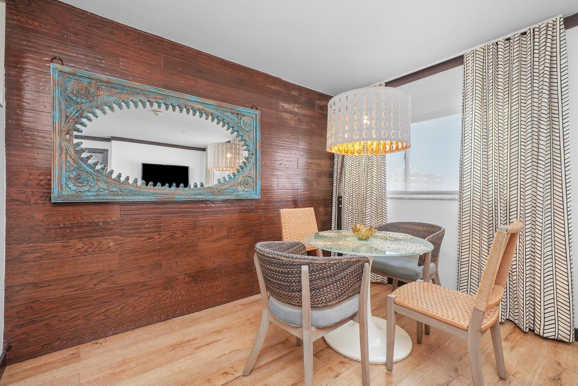 Deluxe One Bedroom Double Queen Suite